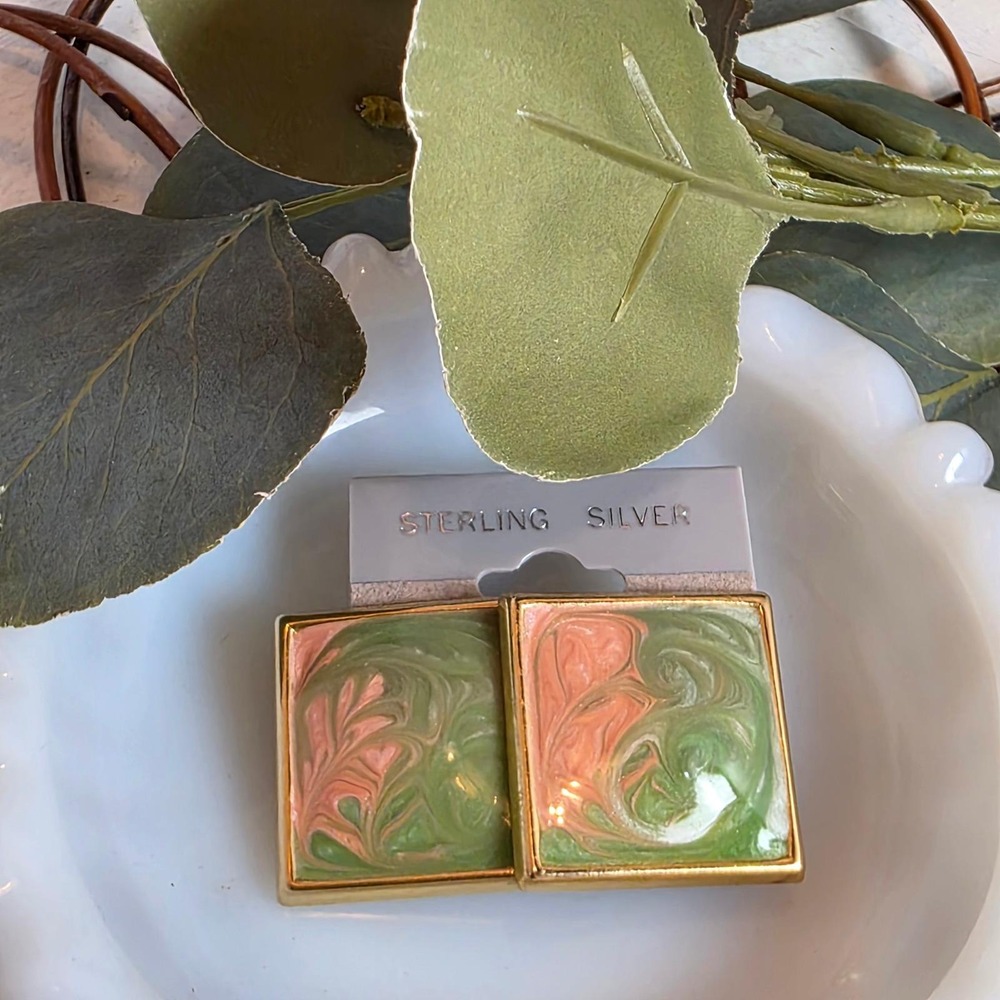 Vintage Enamel Stud Earring Set Marbled Square & Basketweave Round Gold Tone - Picture 2 of 5